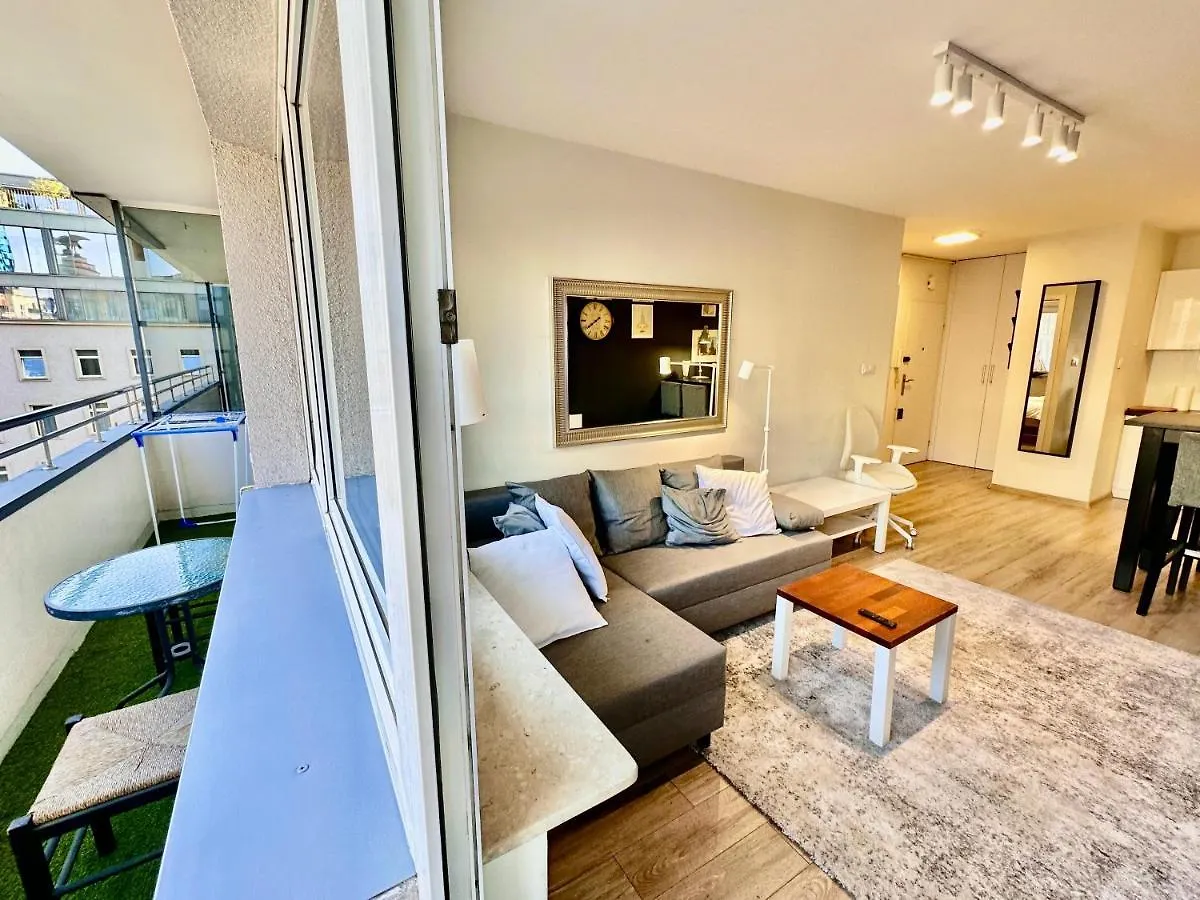 Gold 5 Fast Wifi 1 Gbs Big 85'Tv Netflix Hbo Disney+ Varsovie Appartement